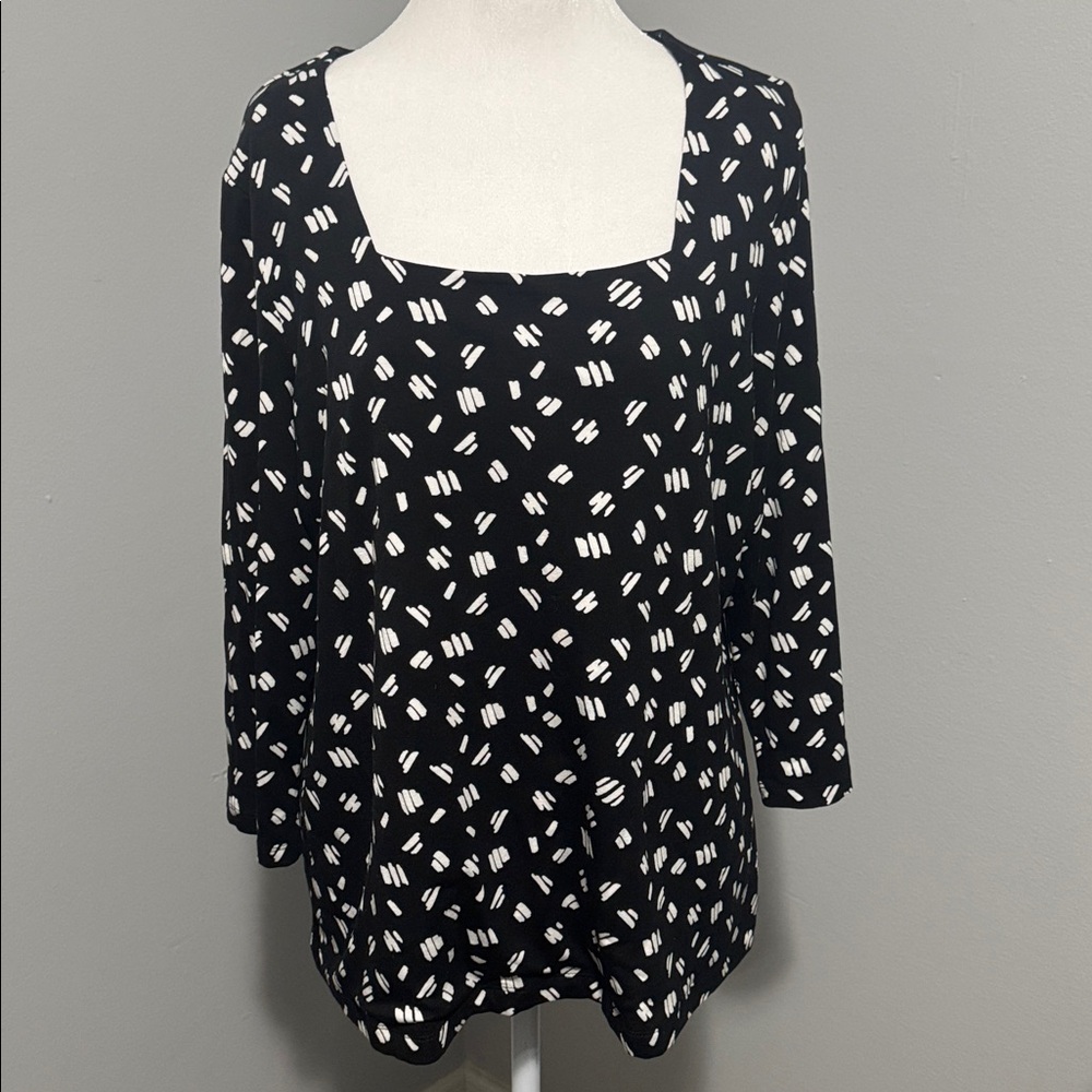 Chico's 2 Monochrome Abstract Print Blouse feminine quarter sleeve casual